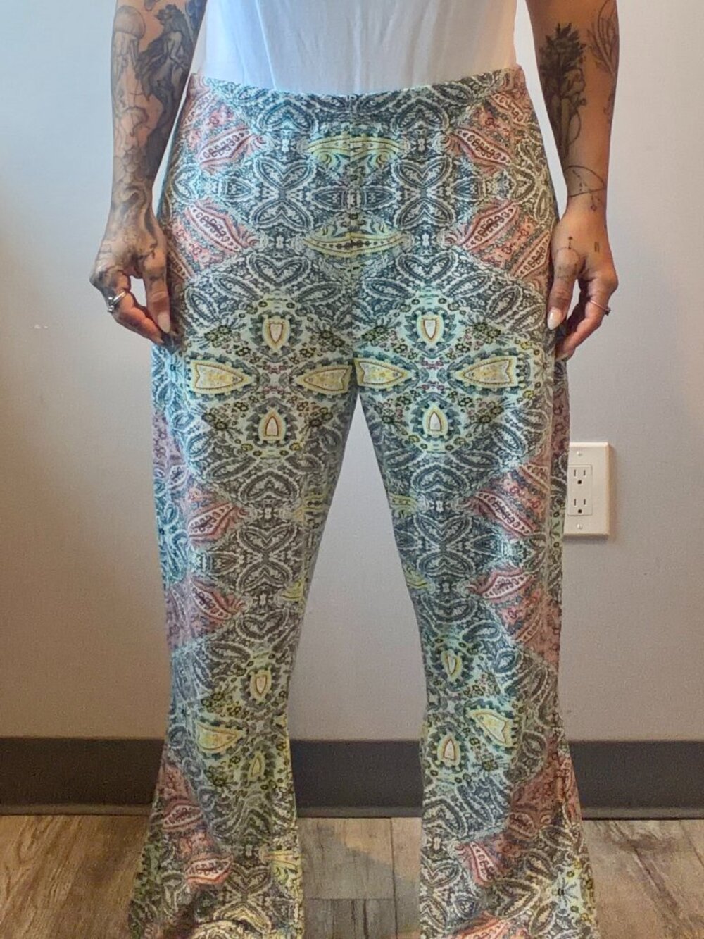 Xhilaration XXL 2X Women's Bellbottom Pants Wide Bottom Hippie 70s Gypsy